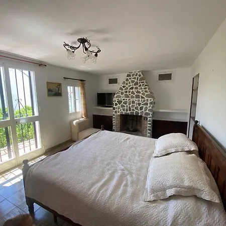 Charming 4 Bedroom Village Home With Patio Mijas Exterior photo