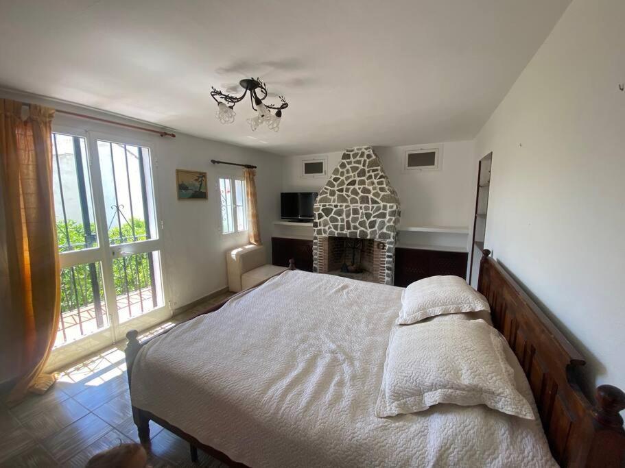 Charming 4 Bedroom Village With Patio Casa de Férias *